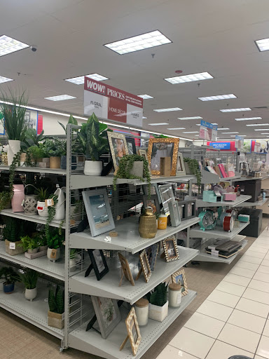 Clothing Store «Burlington Coat Factory», reviews and photos, 400 Lowell Ave #1, Haverhill, MA 01832, USA