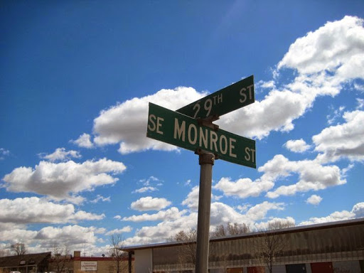 Used Car Dealer «Auto Acceptance Center Inc», reviews and photos, 400 SE 29th St, Topeka, KS 66605, USA