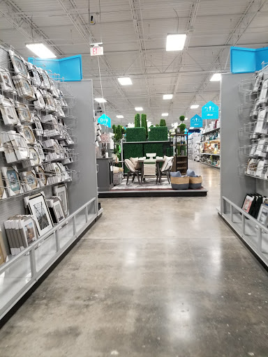 Home Goods Store «At Home», reviews and photos, 1811 N Dixie Hwy, Elizabethtown, KY 42701, USA