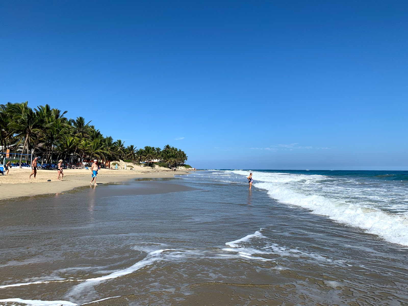 Fotografija Plaža Cabarete z svetel pesek površino