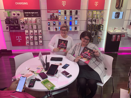 Cell Phone Store «T-Mobile», reviews and photos, 600 Chastain Rd NW #212, Kennesaw, GA 30144, USA