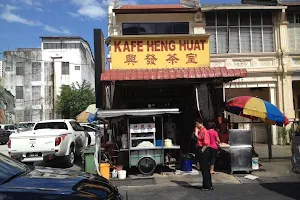 小红帽 炒粿条 兴发茶室 Kafe Heng Huat image