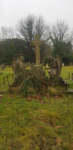 Cemetery Junction, Reading