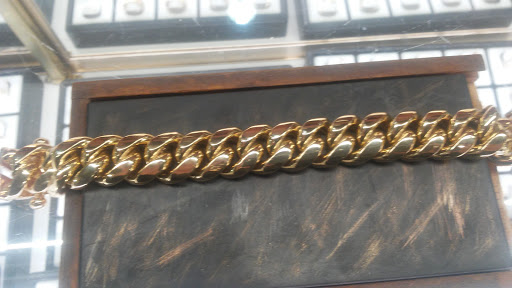 Jewelry Store «Torres Omar Jewelers», reviews and photos, 2624 N Milwaukee Ave, Chicago, IL 60647, USA