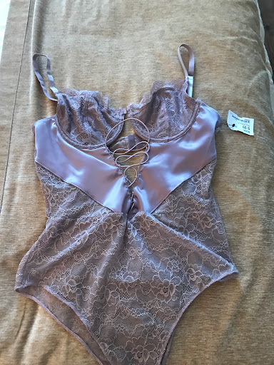 Clothing Store «Uptown Cheapskate», reviews and photos, 929 E Commercial Blvd, Oakland Park, FL 33334, USA