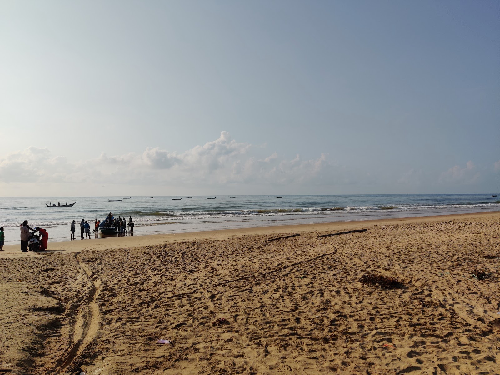 Foto van Chinaganjam Beach met turquoise puur water oppervlakte
