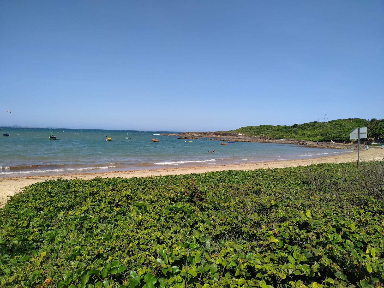 Foto von Guaibura Strand mit sehr sauber Sauberkeitsgrad