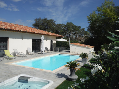 Villas Porto Vecchio : Piscine chaufée & Jacuzzi à Porto-Vecchio