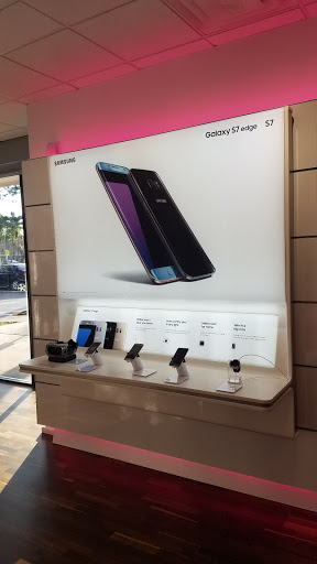 Cell Phone Store «T-Mobile», reviews and photos, 1327 N University Dr, Coral Springs, FL 33071, USA
