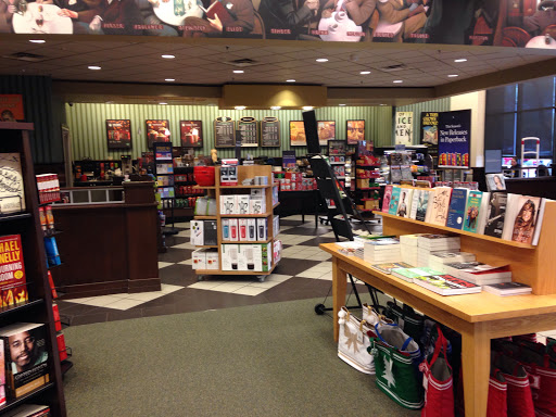 Book Store «Barnes & Noble Booksellers Happy Valley», reviews and photos, 2501 W Happy Valley Rd, Phoenix, AZ 85085, USA