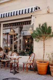Atmosphère du Café Café Acacia - curiosity & coffee à La Ciotat - n°2