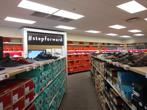 Shoe Store «Famous Footwear», reviews and photos, 2821 El Camino Real, Tustin, CA 92782, USA
