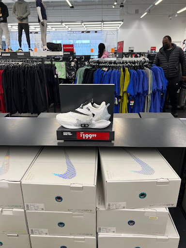 Sporting Goods Store «Nike Factory Store», reviews and photos, 8510 S Cottage Grove Ave, Chicago, IL 60619, USA