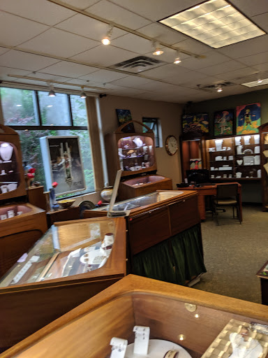 Jewelry Store «Pearce Jewelers», reviews and photos, 41 Glen Rd, West Lebanon, NH 03784, USA