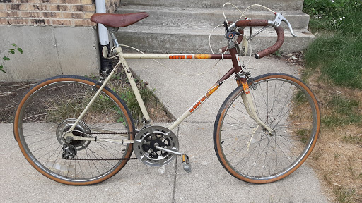 Bicycle Store «M & M Cyclery», reviews and photos, 734 Butterfield Rd, Mundelein, IL 60060, USA