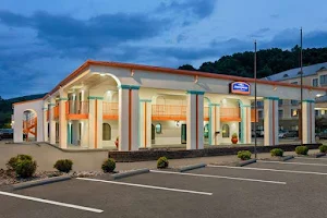 Howard Johnson by Wyndham Chattanooga Lookout Mountain image