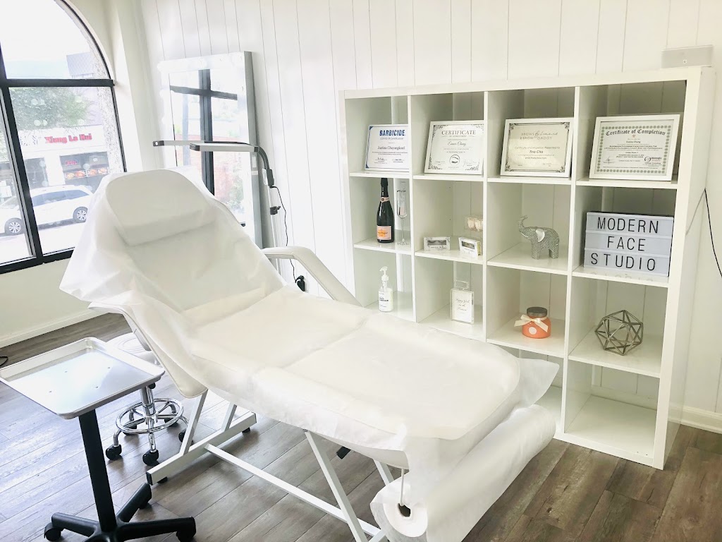 Modern Face Studio 91801