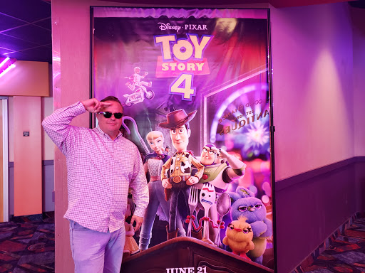 Movie Theater «Regal Cinemas Cobblestone Square 20», reviews and photos, 5500 Cobblestone Rd, Elyria, OH 44035, USA