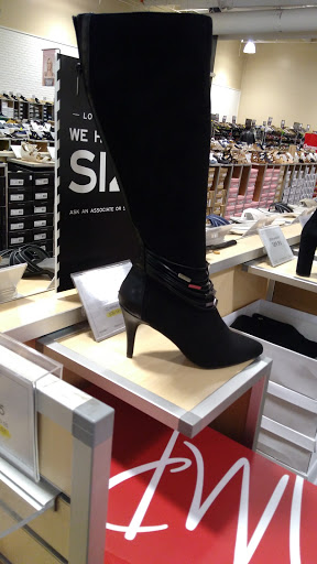 Shoe Store «DSW Designer Shoe Warehouse», reviews and photos, 4001 Factoria Square Mall SE, Bellevue, WA 98006, USA