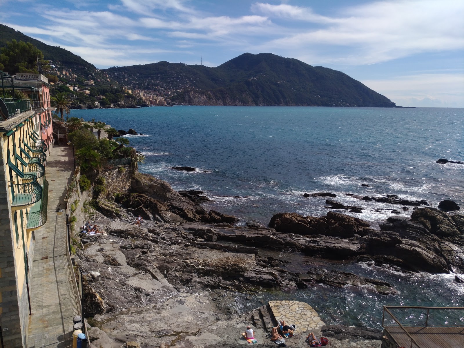 Foto van Ciappea beach omringd door bergen