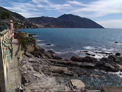 Foto van Ciappea beach omringd door bergen