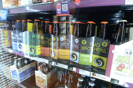 Liquor Store «Esplanade Wine & Spirits», reviews and photos, 2948 W Euclid Ave, Arlington Heights, IL 60005, USA