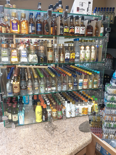 Liquor Store «Decatur Wine & Spirits», reviews and photos, 1789 Lawrenceville Hwy, Decatur, GA 30033, USA