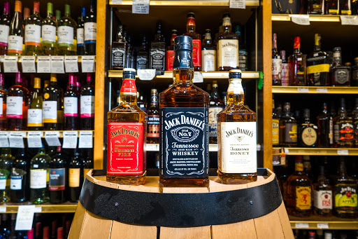 Liquor Store «Hidden Lake Liquors and Bar», reviews and photos, 2011 NJ-27, Somerset, NJ 08873, USA