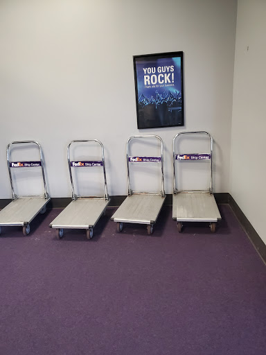 Shipping and Mailing Service «FedEx Ship Center», reviews and photos, 2275 Walnut St, Roseville, MN 55113, USA