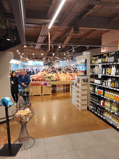 Gourmet Grocery Store «Metropolitan Market», reviews and photos, 2320 42nd Ave SW, Seattle, WA 98116, USA