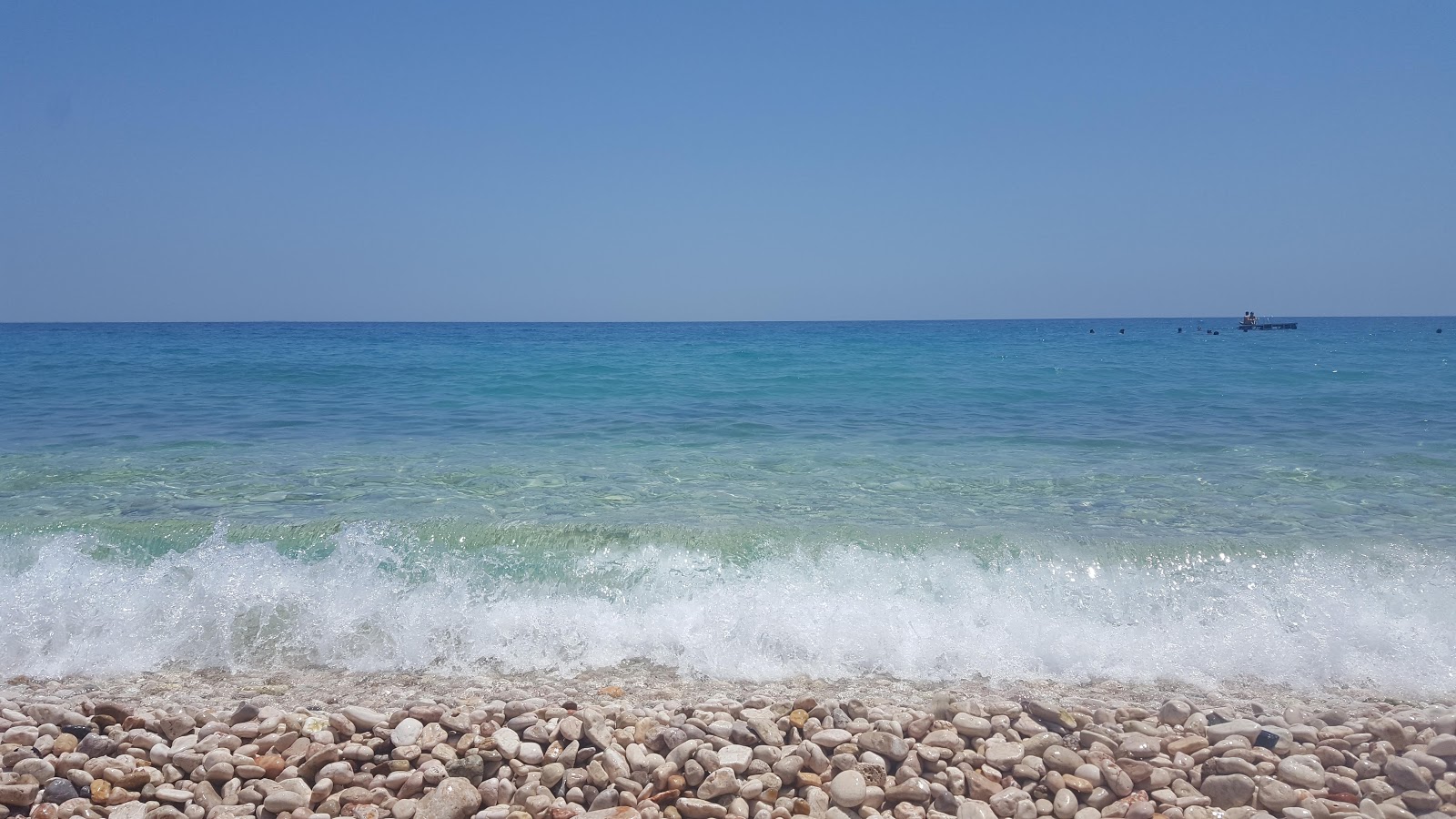 Foto di Spiaggia di Akcakil con una superficie del acqua cristallina