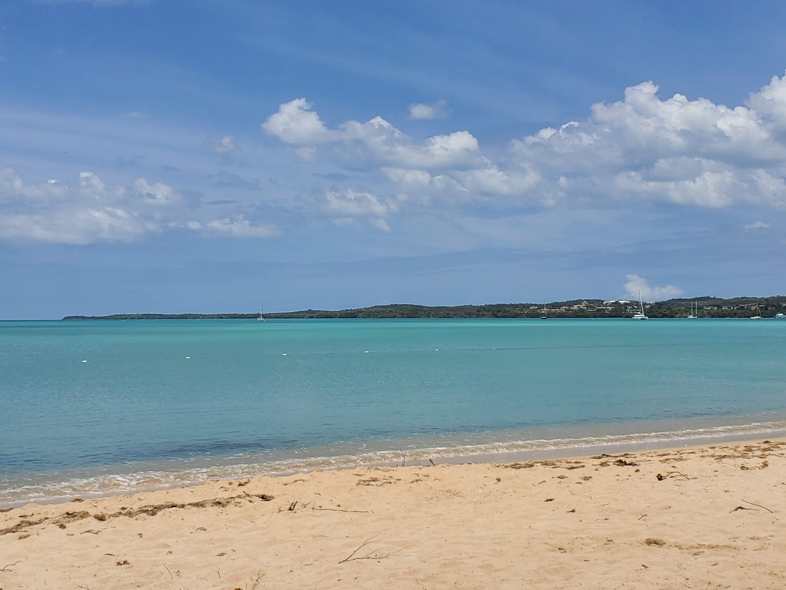 Foto di Playa Tanga con baia grande