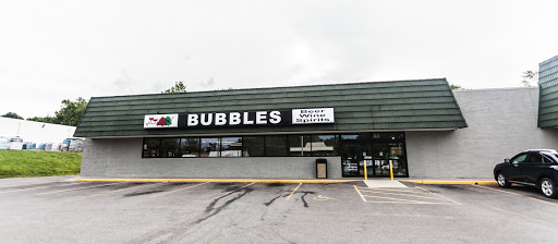 Liquor Store «Bubbles Wine & Spirits», reviews and photos, 7411 N Oak Trafficway, Kansas City, MO 64118, USA
