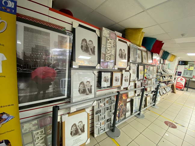 Kodak Express, Tottenham, Post Office - Photography studio