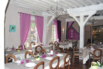 Atmosphère du Restaurant Le Vieux Moulin à Saint-Germain-du-Puy - n°1