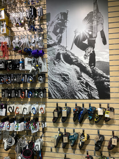 Outdoor Sports Store «Eastern Mountain Sports», reviews and photos, 1475 Western Ave, Albany, NY 12203, USA
