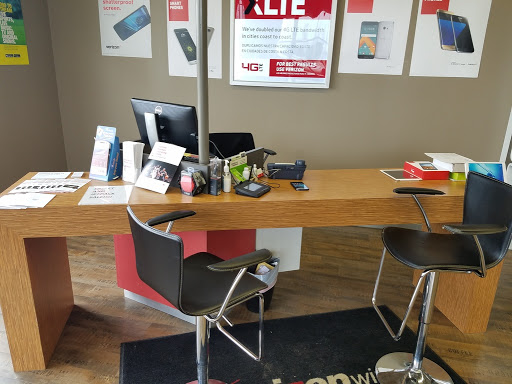 Cell Phone Store «Verizon Authorized Retailer, TCC», reviews and photos, 2090 Skokie Valley Rd, Highland Park, IL 60035, USA
