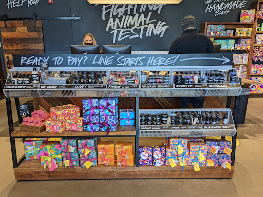 Cosmetics Store «LUSH Fresh Handmade Cosmetics», reviews and photos, 51 Oakbrook Center, Oak Brook, IL 60523, USA