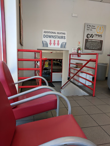 Tire Shop «Discount Tire Store - Kirkland, WA», reviews and photos, 12410 NE 124th St, Kirkland, WA 98034, USA