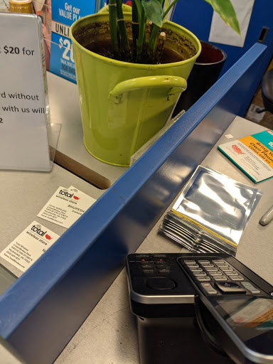 Cell Phone Store «Tracfone Wireless Exclusive Store (Cellphone Repair- iPhone Repair- Screen Repair)», reviews and photos, 10812 SE Oak St b, Portland, OR 97222, USA