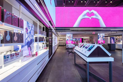 Cell Phone Store «T-Mobile», reviews and photos, 23632 WA-99 k, Edmonds, WA 98026, USA