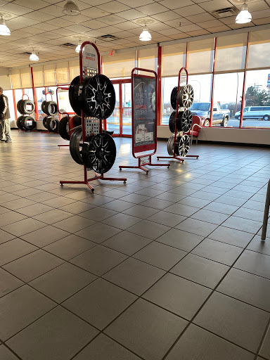Tire Shop «Discount Tire Store - Center Line, MI», reviews and photos, 26805 Van Dyke, Center Line, MI 48015, USA