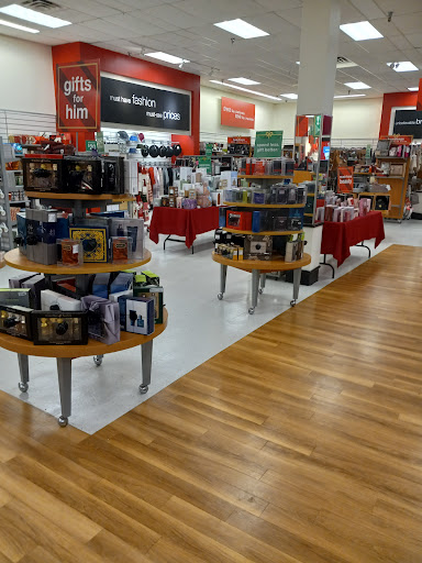 Shopping Mall «The Plaza at Shelter Cove Shopping Center», reviews and photos, 50 Shelter Cove Ln, Hilton Head Island, SC 29928, USA