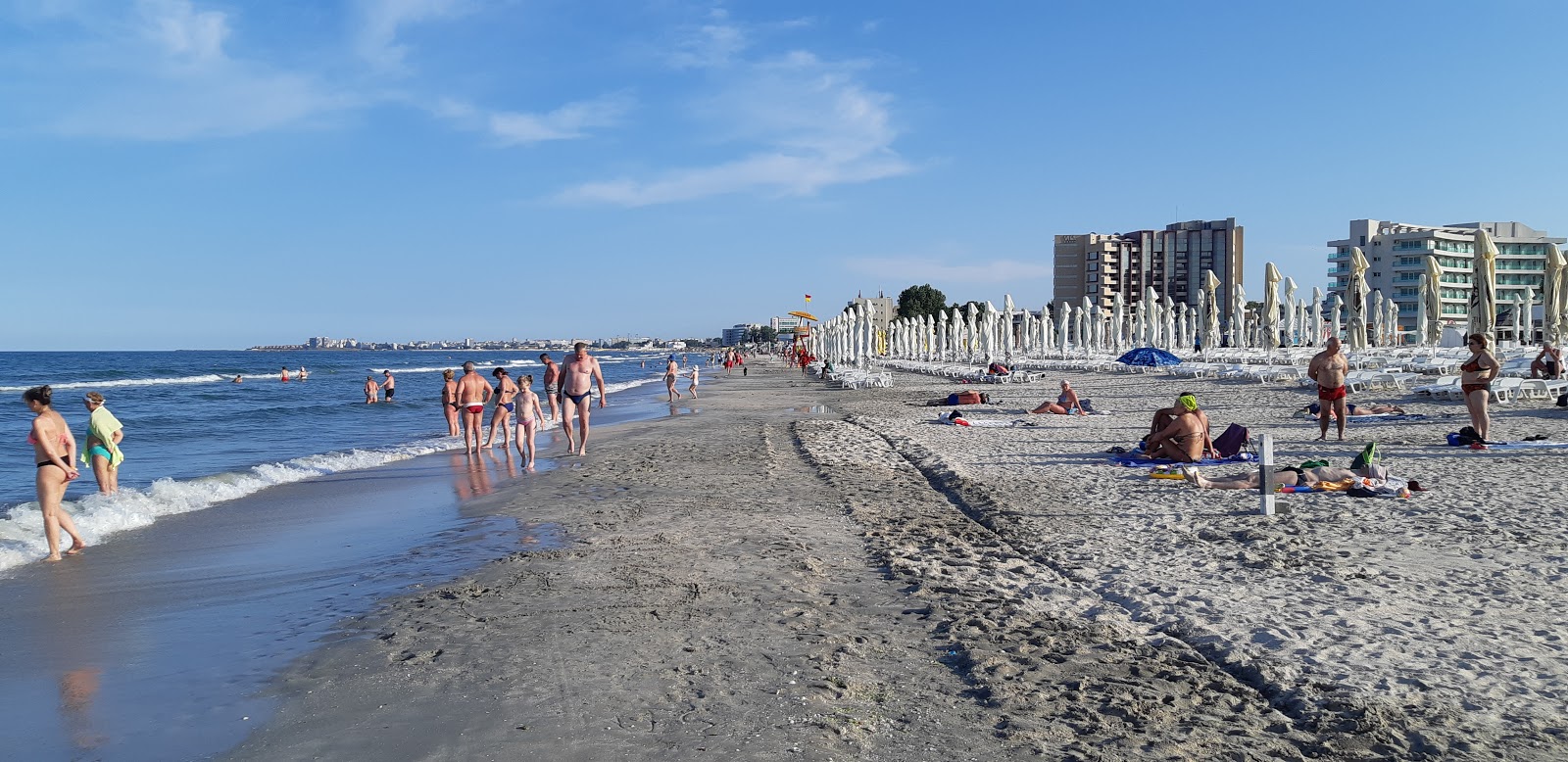 Foto van Kudos Strand met beige zand oppervlakte