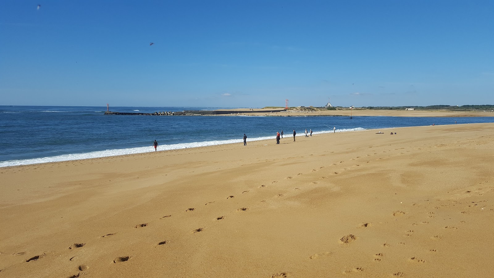Fotografija Plage de Kerminihy z svetel pesek površino