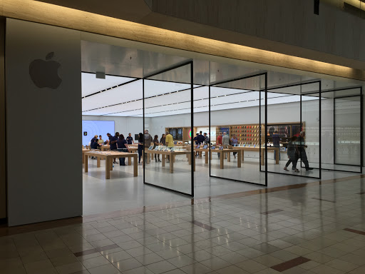Computer Store «Apple Northbrook», reviews and photos, 1310 Northbrook Ct, Northbrook, IL 60062, USA