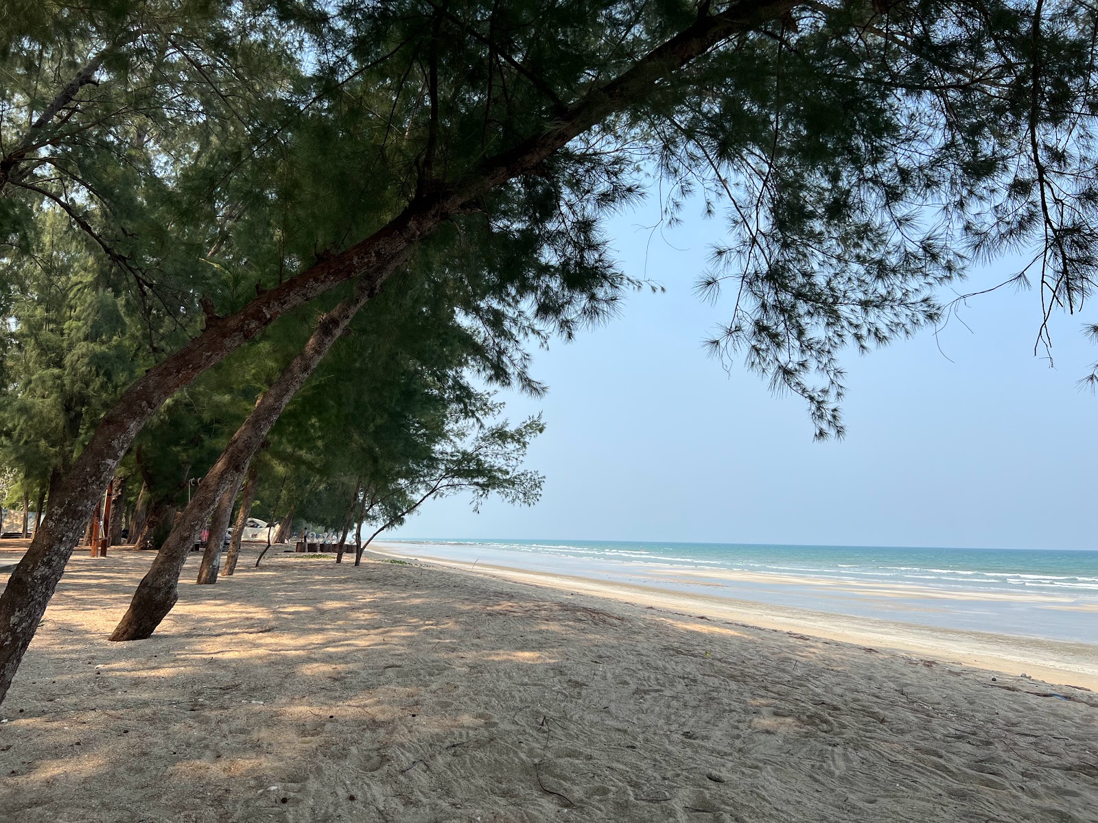 Foto von Hat Wanakorn Beach mit beiger sand Oberfläche
