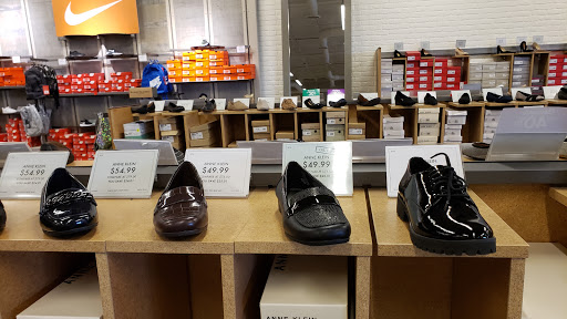 Shoe Store «DSW Designer Shoe Warehouse», reviews and photos, 23171 W Outer Dr, Allen Park, MI 48101, USA