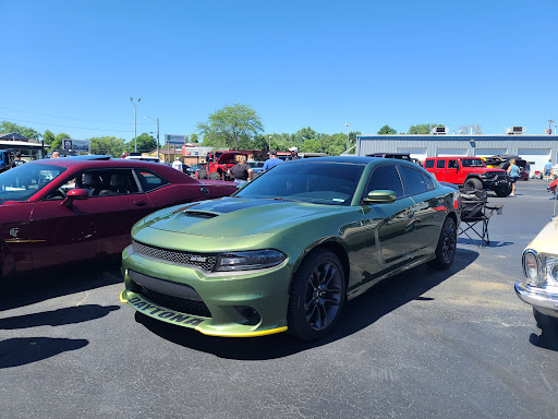 Car Dealer «Bill Gaddis Chrysler-Dodge-Jeep-Ram», reviews and photos, 1717 Wheeling Ave, Muncie, IN 47303, USA