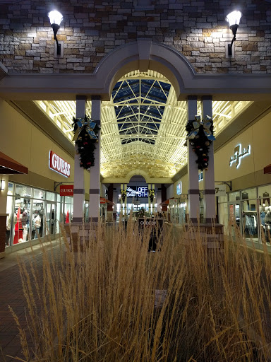 Department Store «Saks OFF 5TH», reviews and photos, 3885 Eagan Outlets Pkwy, Eagan, MN 55122, USA